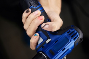 عکس دریل کاشت و طراحی ناخن زنانه